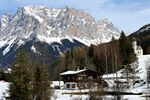 Rochuskapelle mit Zugspitze